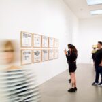 Mensen in een museum (foto iSAW via Pixabay)